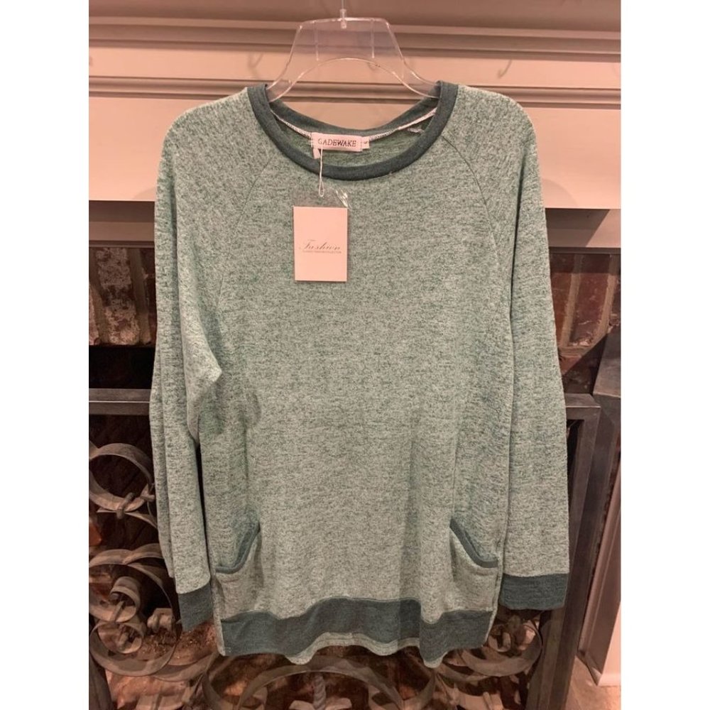 NWT Gadewake soft green cold weather top, womens small (bin A)